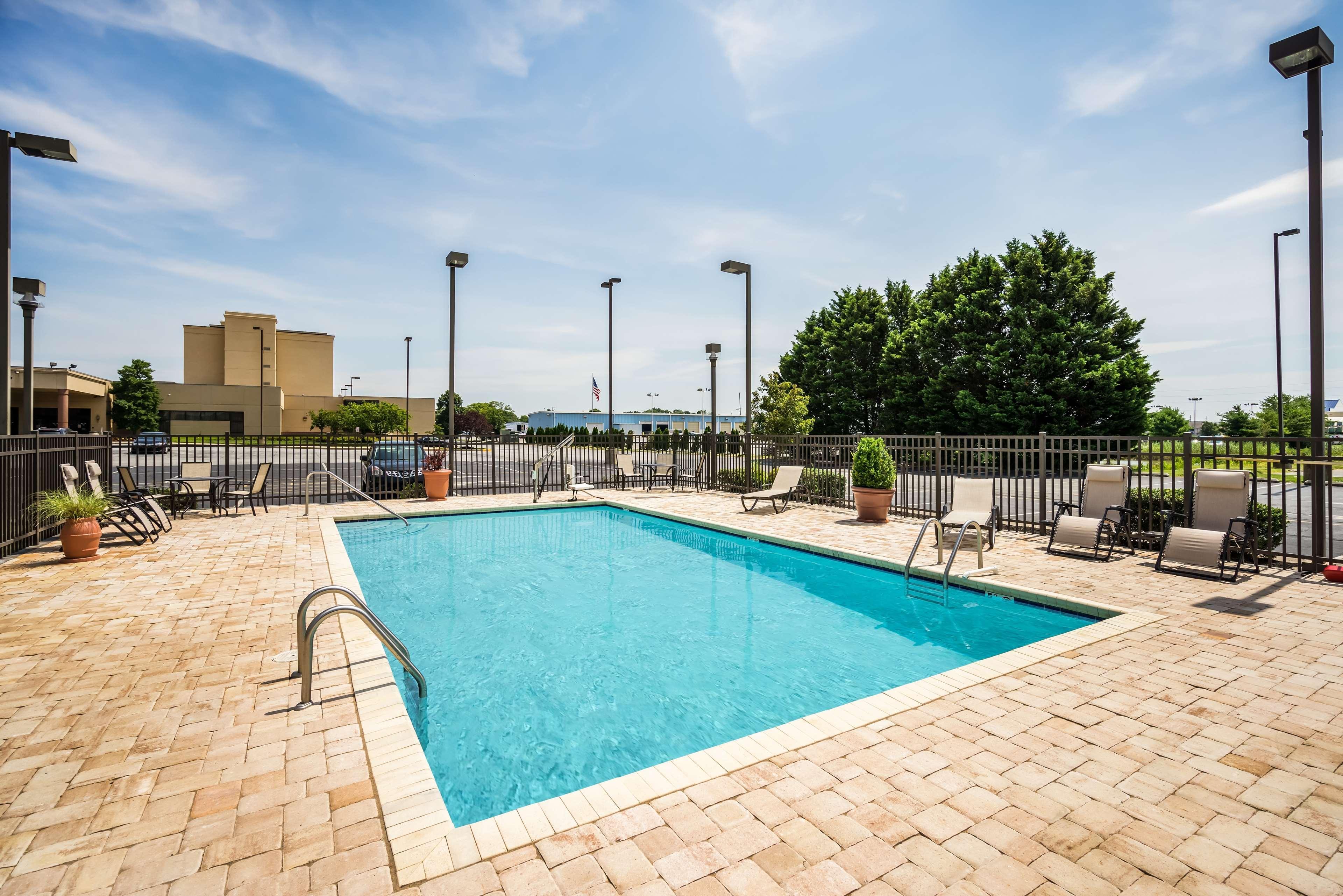 Hampton Inn Доувър Екстериор снимка